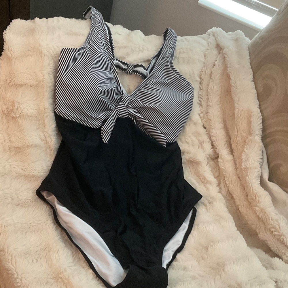 Elegant Black and White Striped Women's One Piece Swimsuit